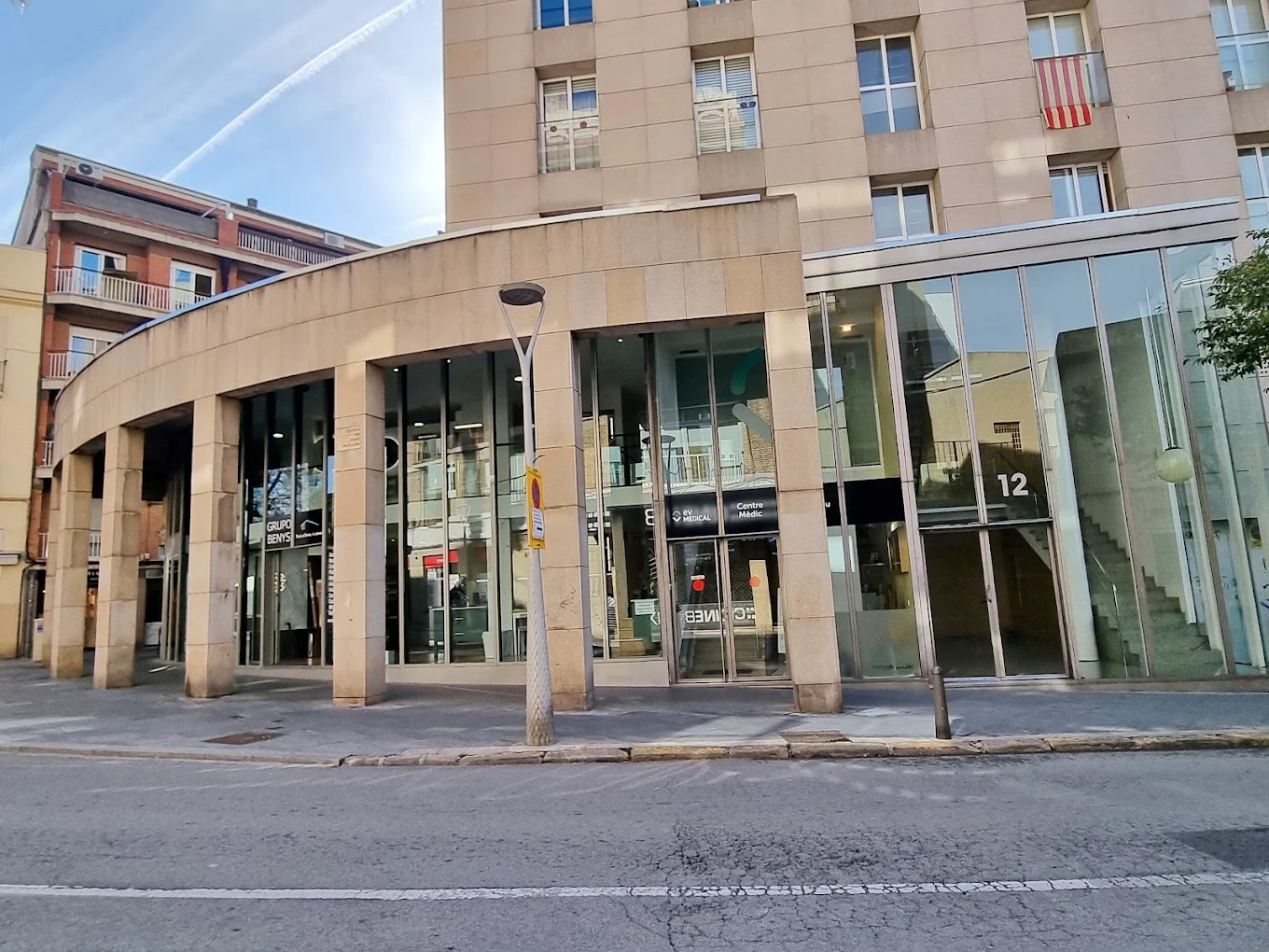Fachada del edificio donde se encuentra Estil Mèdic